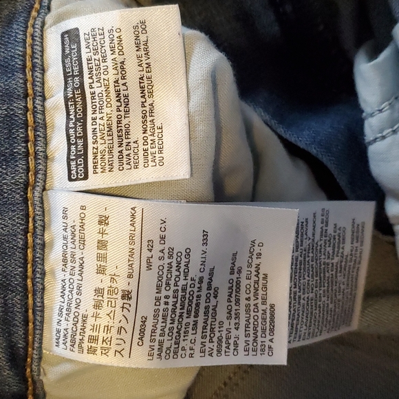 All jeans 2/$20🫦Levi's sz 32/30 slimming straight leg no flaws - Picture 10 of 12